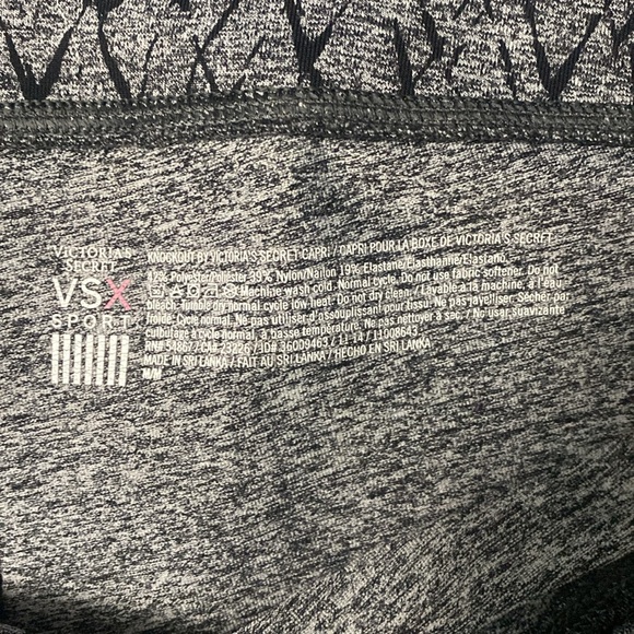 Victoria Secret sport capri leggings. Like new! Size medium - Picture 2 of 3